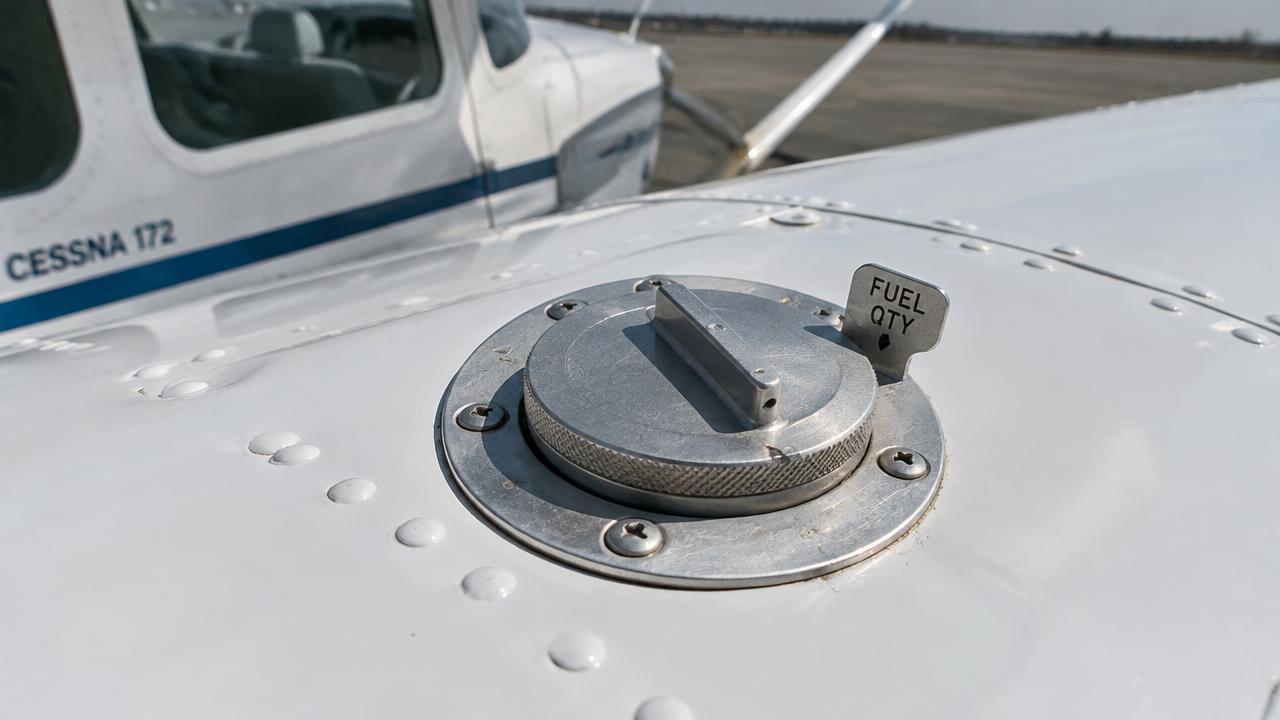 Fuel filler cap and quantity tab on top of the wing tank