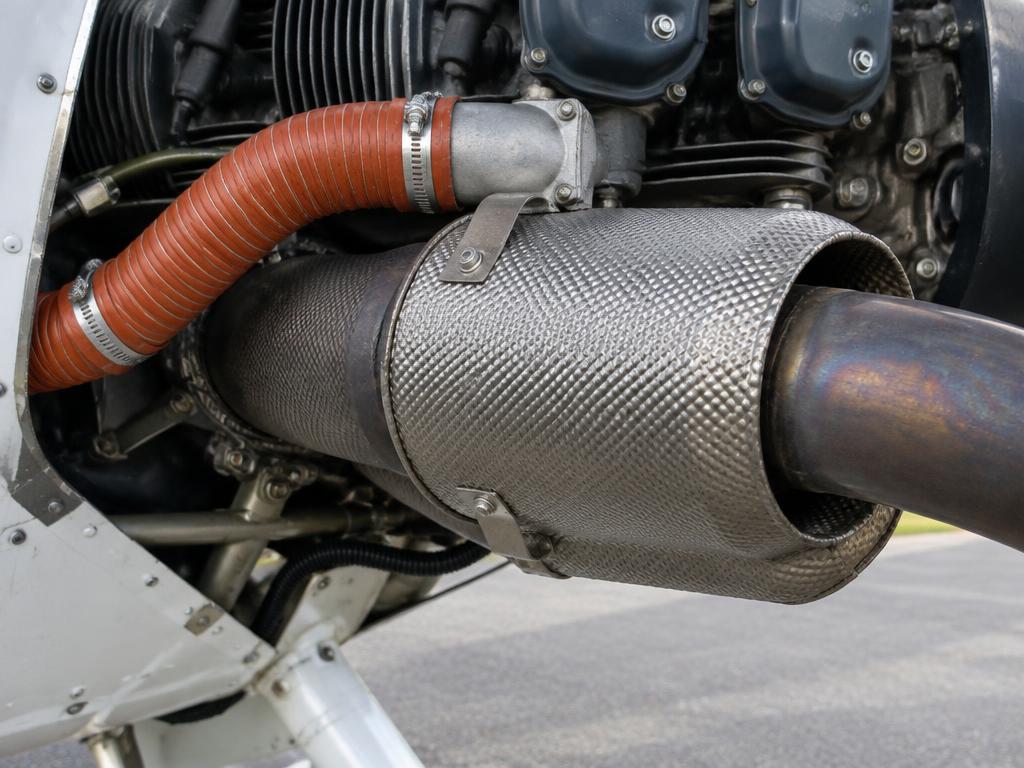 Exhaust heat muff & cabin heat valve on the Cessna 172S Skyhawk
