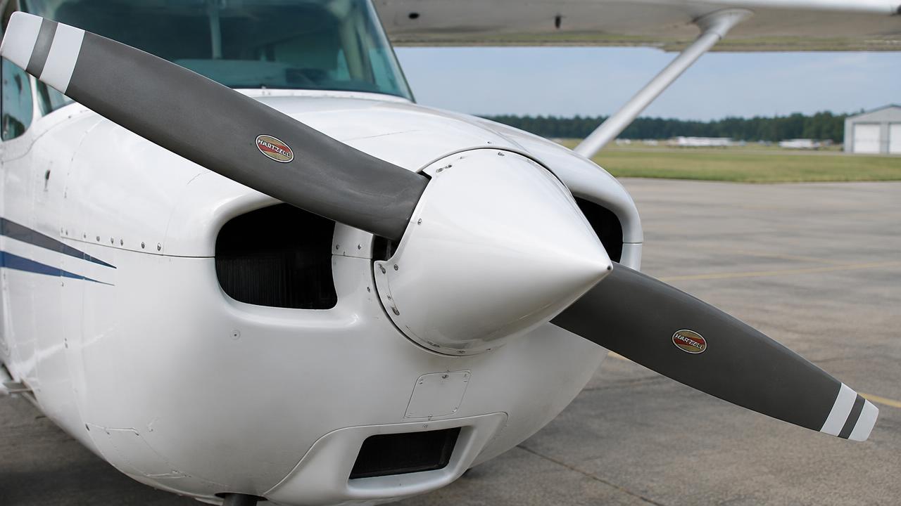 Two-blade fixed-pitch metal propeller and spinner